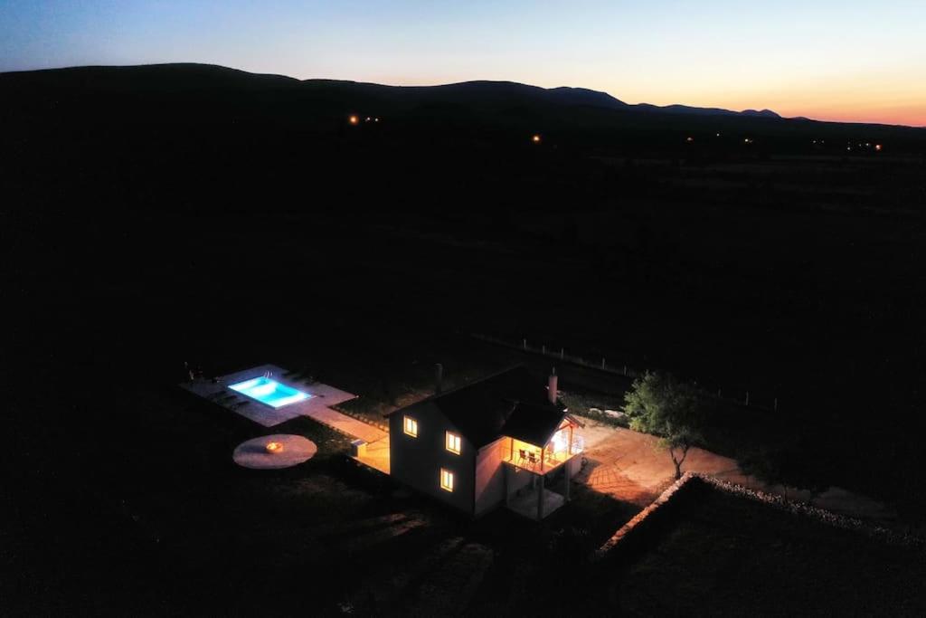 Ervenik Holiday House Aurora Borealis מראה חיצוני תמונה