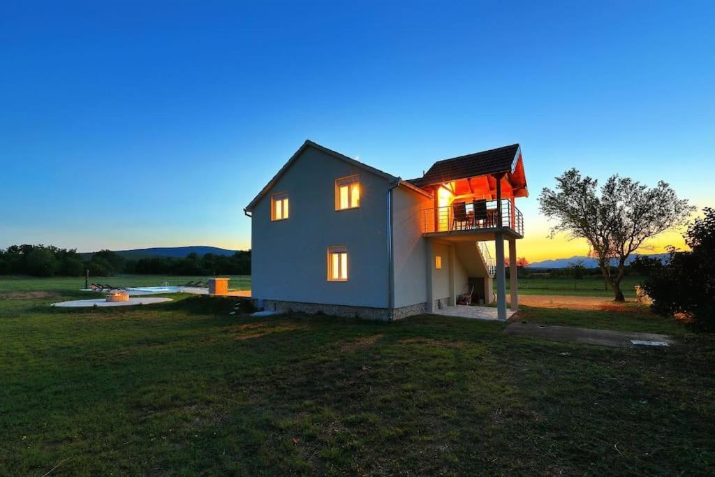 Ervenik Holiday House Aurora Borealis מראה חיצוני תמונה